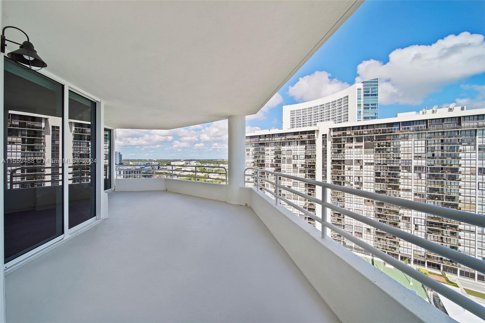 555 NE 34th St 1902, Miami, Florida 33137, 2 Bedrooms Bedrooms, ,2 BathroomsBathrooms,Residentiallease,For Rent,555 NE 34th St 1902,A11559468
