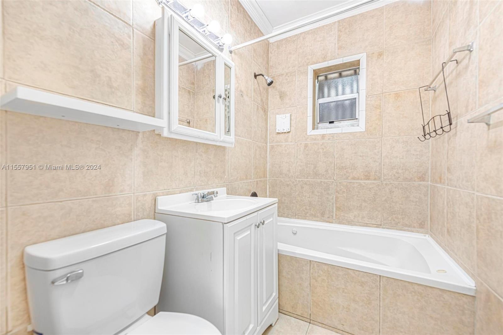 1400 SW 36th Ave 1400, Miami, Florida 33145, 2 Bedrooms Bedrooms, ,1 BathroomBathrooms,Residentiallease,For Rent,1400 SW 36th Ave 1400,A11557951