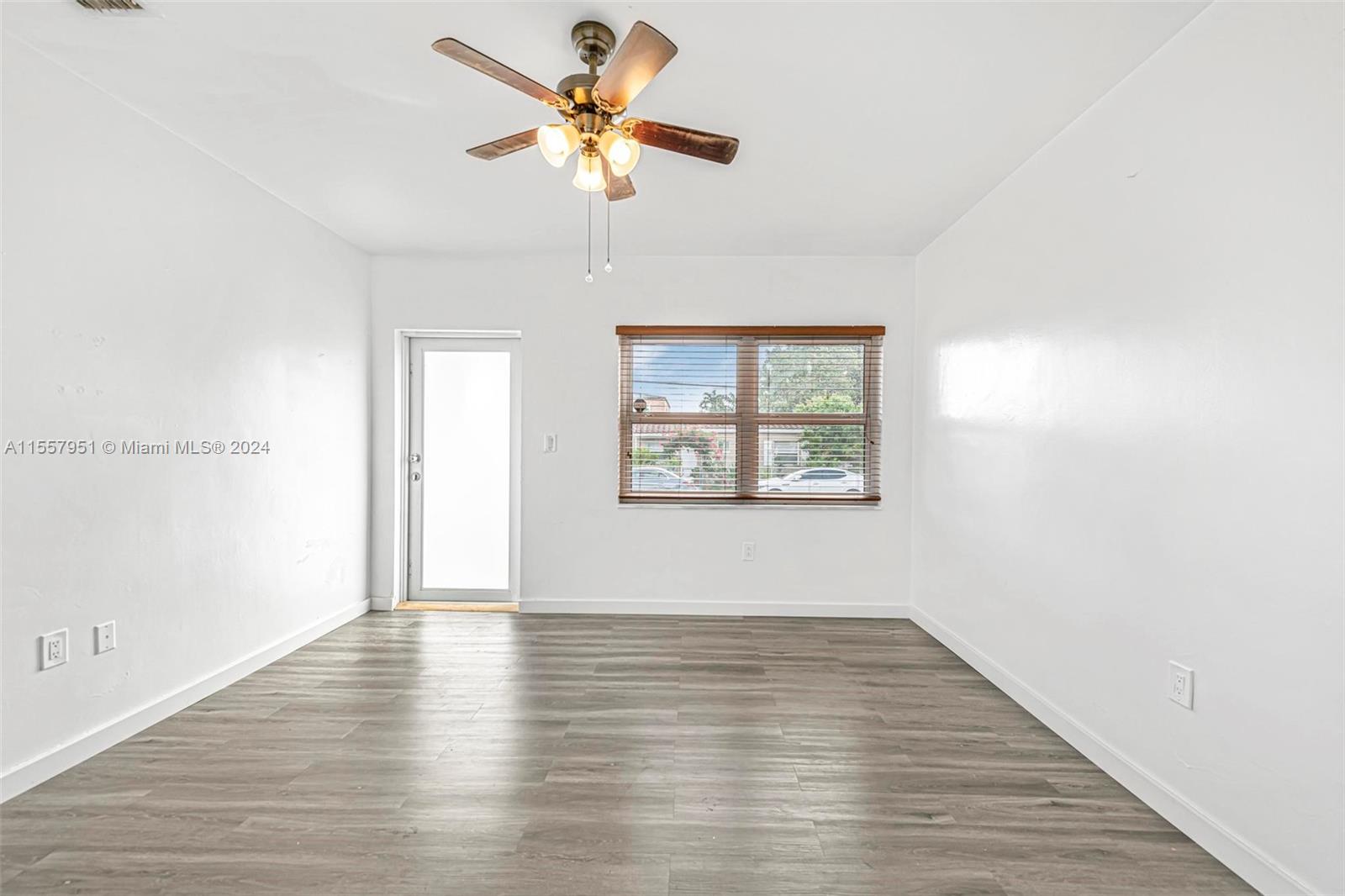 1400 SW 36th Ave 1400, Miami, Florida 33145, 2 Bedrooms Bedrooms, ,1 BathroomBathrooms,Residentiallease,For Rent,1400 SW 36th Ave 1400,A11557951