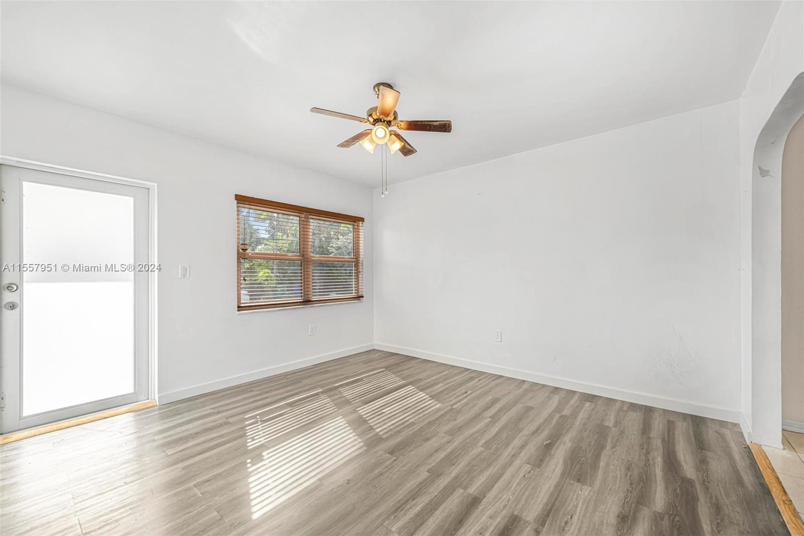1400 SW 36th Ave 1400, Miami, Florida 33145, 2 Bedrooms Bedrooms, ,1 BathroomBathrooms,Residentiallease,For Rent,1400 SW 36th Ave 1400,A11557951