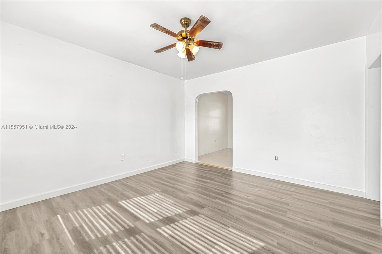 1400 SW 36th Ave 1400, Miami, Florida 33145, 2 Bedrooms Bedrooms, ,1 BathroomBathrooms,Residentiallease,For Rent,1400 SW 36th Ave 1400,A11557951