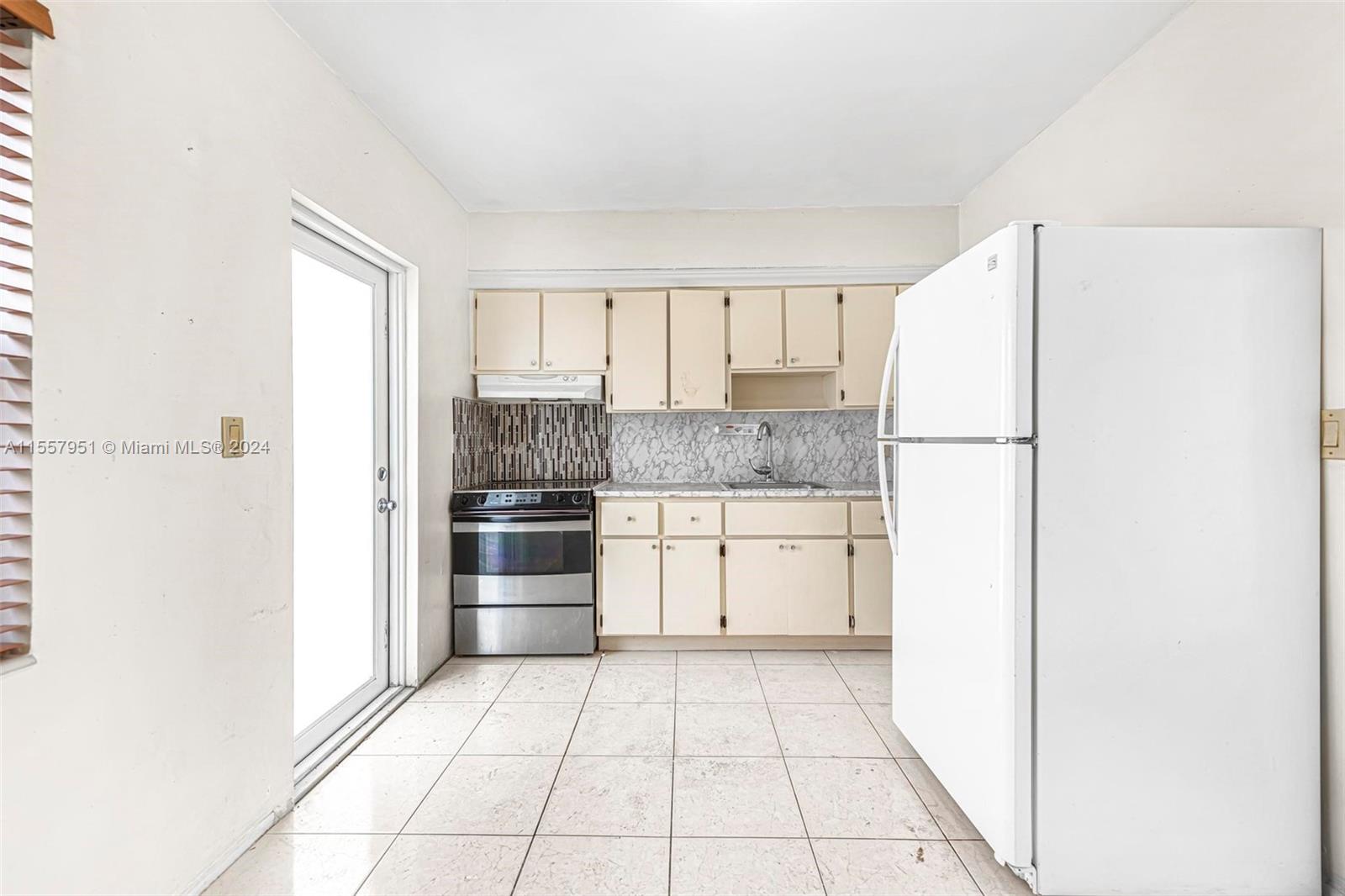 1400 SW 36th Ave 1400, Miami, Florida 33145, 2 Bedrooms Bedrooms, ,1 BathroomBathrooms,Residentiallease,For Rent,1400 SW 36th Ave 1400,A11557951