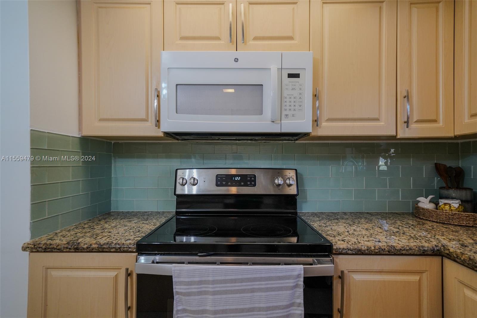 3701 Tyler St 116, Hollywood, Florida 33021, 2 Bedrooms Bedrooms, ,2 BathroomsBathrooms,Residential,For Sale,3701 Tyler St 116,A11559479