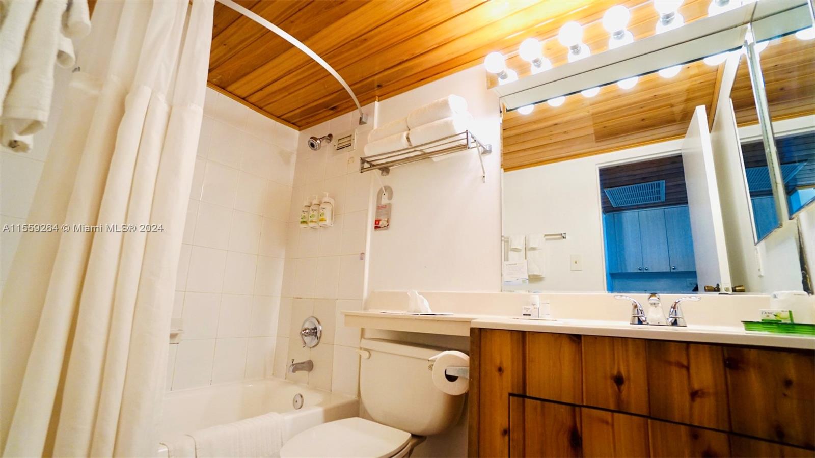 19201 Collins Ave 329, Sunny Isles Beach, Florida 33160, ,1 BathroomBathrooms,Residential,For Sale,19201 Collins Ave 329,A11559264