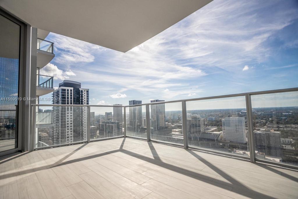 The most amazing apartment at the Paramount Miami World Center building with a perfect view. Fully Furnished. Good for roommates and and transferred professional executives. Live, work and enjoy the best of Miami with cafes, restaurants, movies theaters, night clubs, shopping centers and much more. The building has greats amenities like virtual golf, resort-style pools, yoga, recording studios, basketball court, spa, gym with boxing area, bbq kitchen, racquetball, kids area & more to come.
READY TO MOVE IN!!!