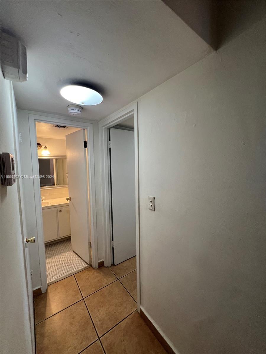 4142 N Jefferson Ave 5A, Miami Beach, Florida 33140, 1 Bedroom Bedrooms, ,1 BathroomBathrooms,Residentiallease,For Rent,4142 N Jefferson Ave 5A,A11559523