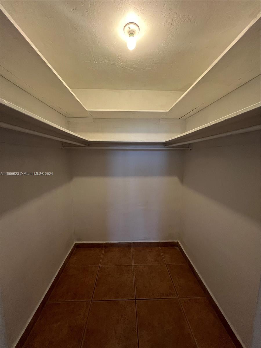 4142 N Jefferson Ave 5A, Miami Beach, Florida 33140, 1 Bedroom Bedrooms, ,1 BathroomBathrooms,Residentiallease,For Rent,4142 N Jefferson Ave 5A,A11559523