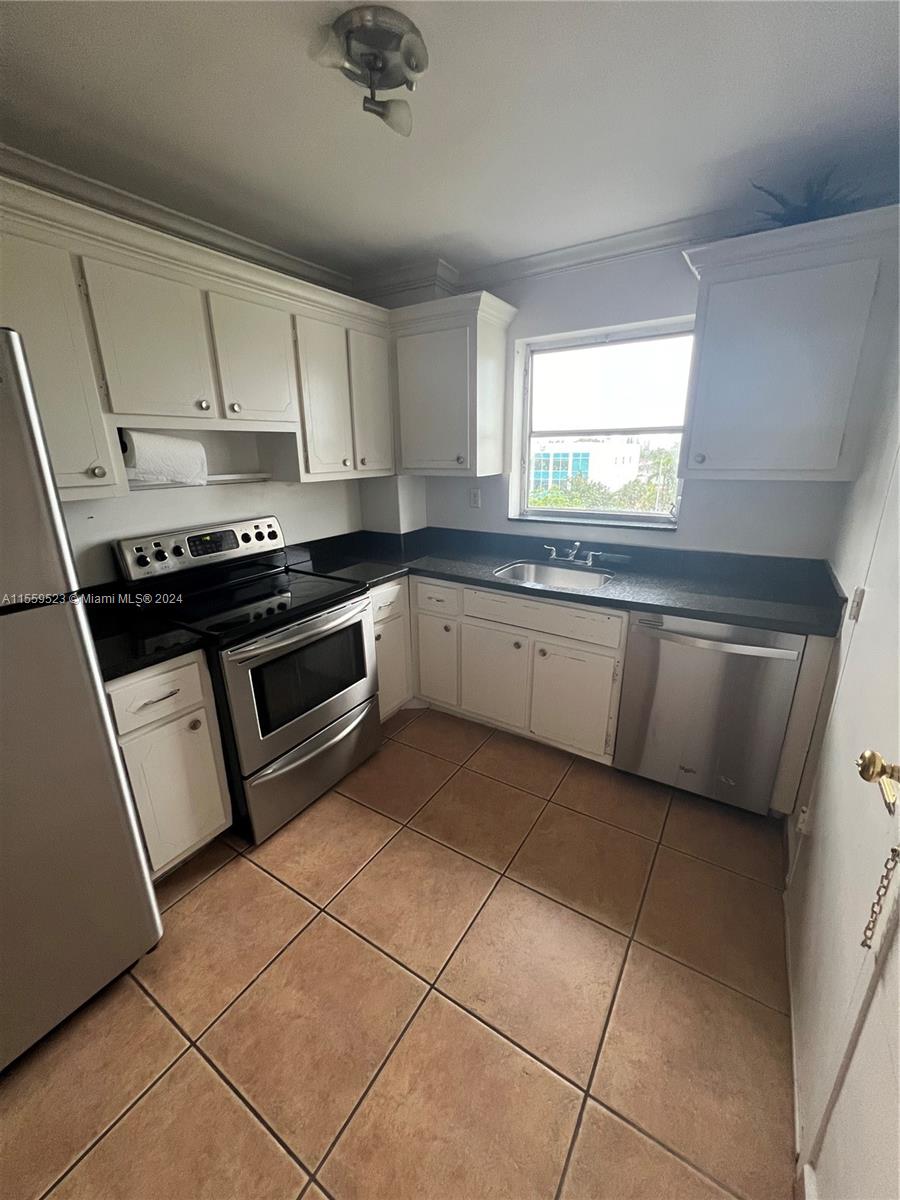 4142 N Jefferson Ave 5A, Miami Beach, Florida 33140, 1 Bedroom Bedrooms, ,1 BathroomBathrooms,Residentiallease,For Rent,4142 N Jefferson Ave 5A,A11559523