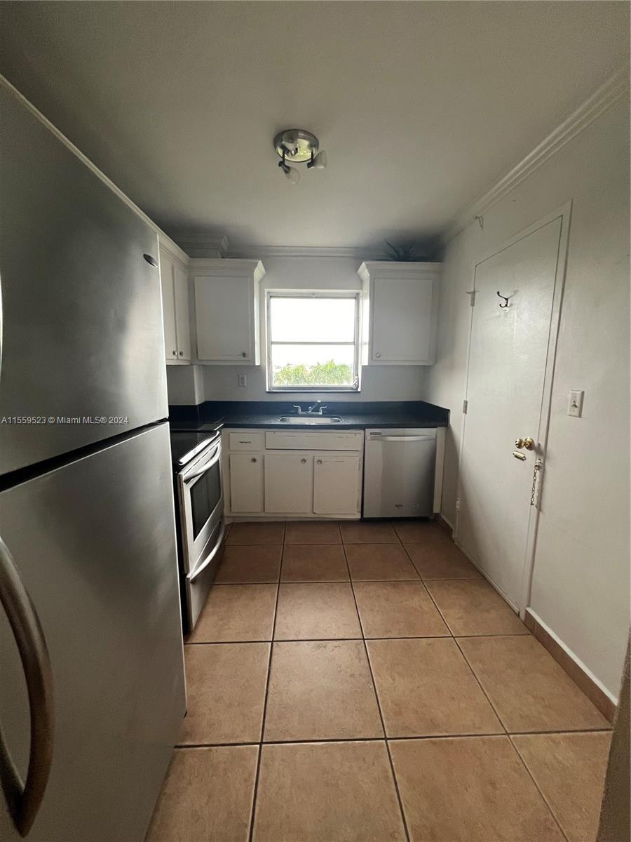 4142 N Jefferson Ave 5A, Miami Beach, Florida 33140, 1 Bedroom Bedrooms, ,1 BathroomBathrooms,Residentiallease,For Rent,4142 N Jefferson Ave 5A,A11559523
