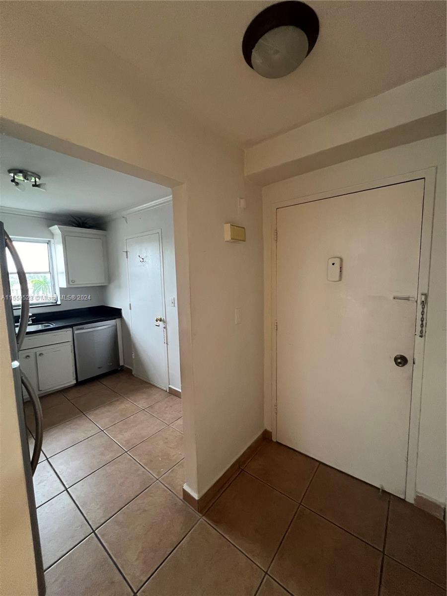 4142 N Jefferson Ave 5A, Miami Beach, Florida 33140, 1 Bedroom Bedrooms, ,1 BathroomBathrooms,Residentiallease,For Rent,4142 N Jefferson Ave 5A,A11559523
