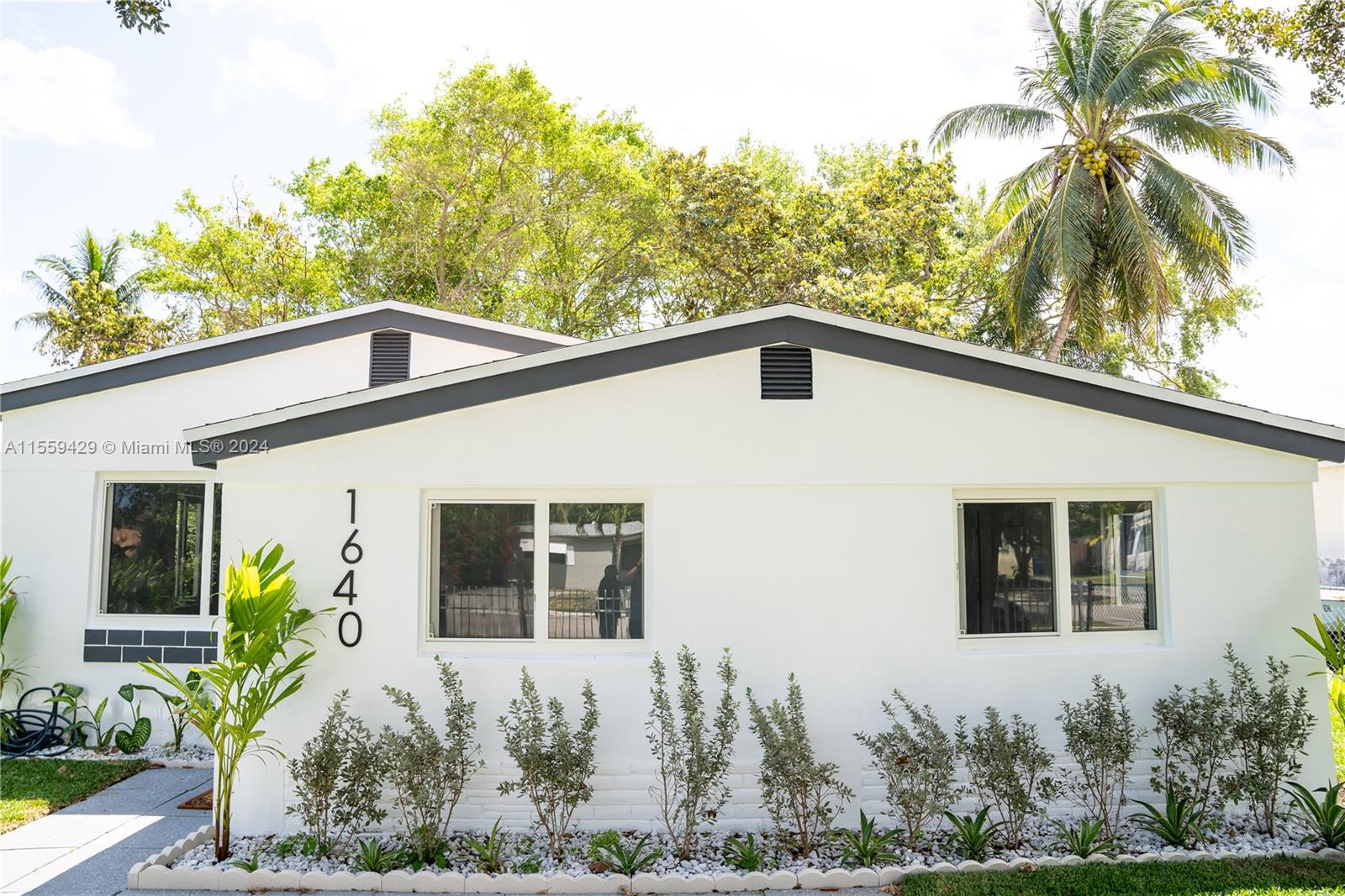 1640 172nd St, North Miami Beach, Florida 33162