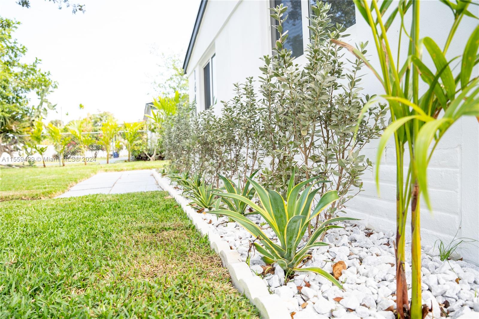 1640 NE 172nd St, North Miami Beach, Florida 33162, 3 Bedrooms Bedrooms, ,2 BathroomsBathrooms,Residential,For Sale,1640 NE 172nd St,A11559429