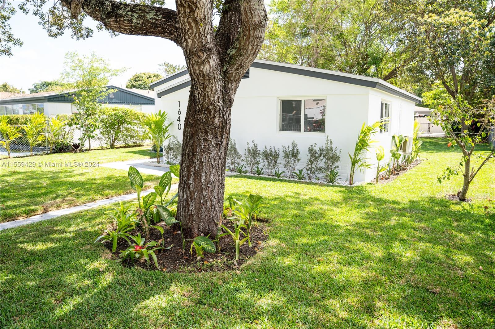 1640 NE 172nd St, North Miami Beach, Florida 33162, 3 Bedrooms Bedrooms, ,2 BathroomsBathrooms,Residential,For Sale,1640 NE 172nd St,A11559429