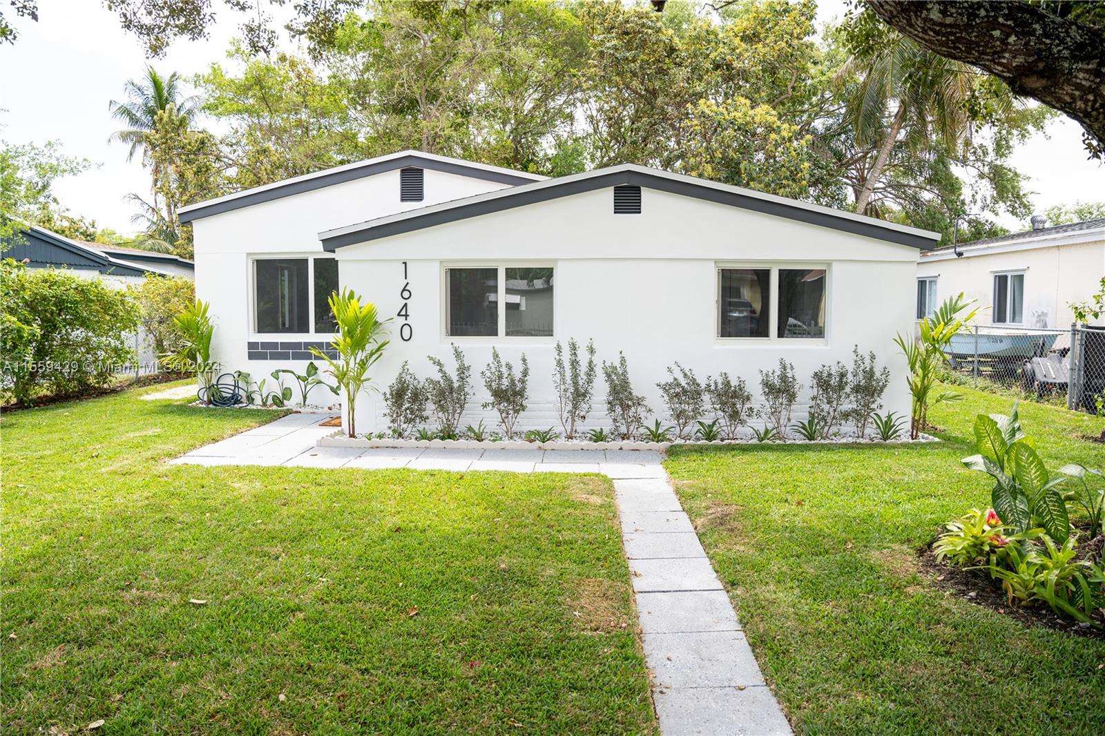 1640 NE 172nd St, North Miami Beach, Florida 33162, 3 Bedrooms Bedrooms, ,2 BathroomsBathrooms,Residential,For Sale,1640 NE 172nd St,A11559429