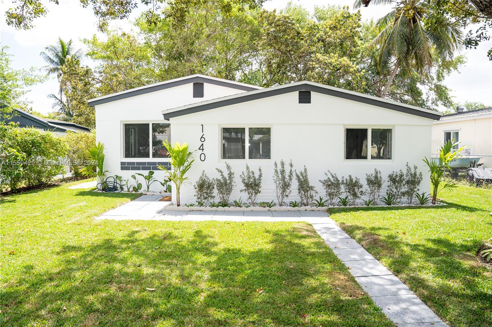 1640 NE 172nd St, North Miami Beach, Florida 33162, 3 Bedrooms Bedrooms, ,2 BathroomsBathrooms,Residential,For Sale,1640 NE 172nd St,A11559429