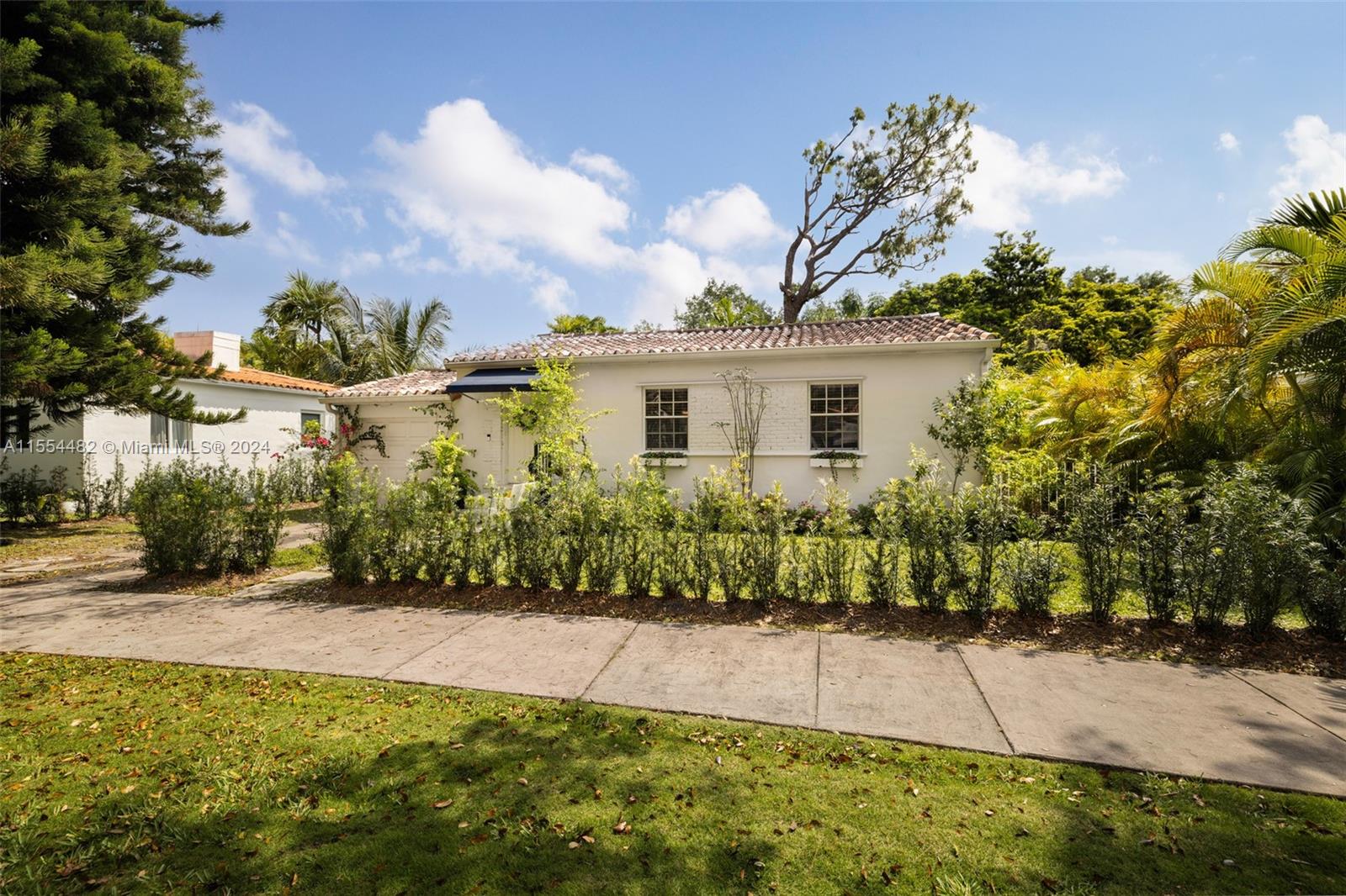 841 Alberca St, Coral Gables, Florida 33134, 2 Bedrooms Bedrooms, ,1 BathroomBathrooms,Residential,For Sale,841 Alberca St,A11554482