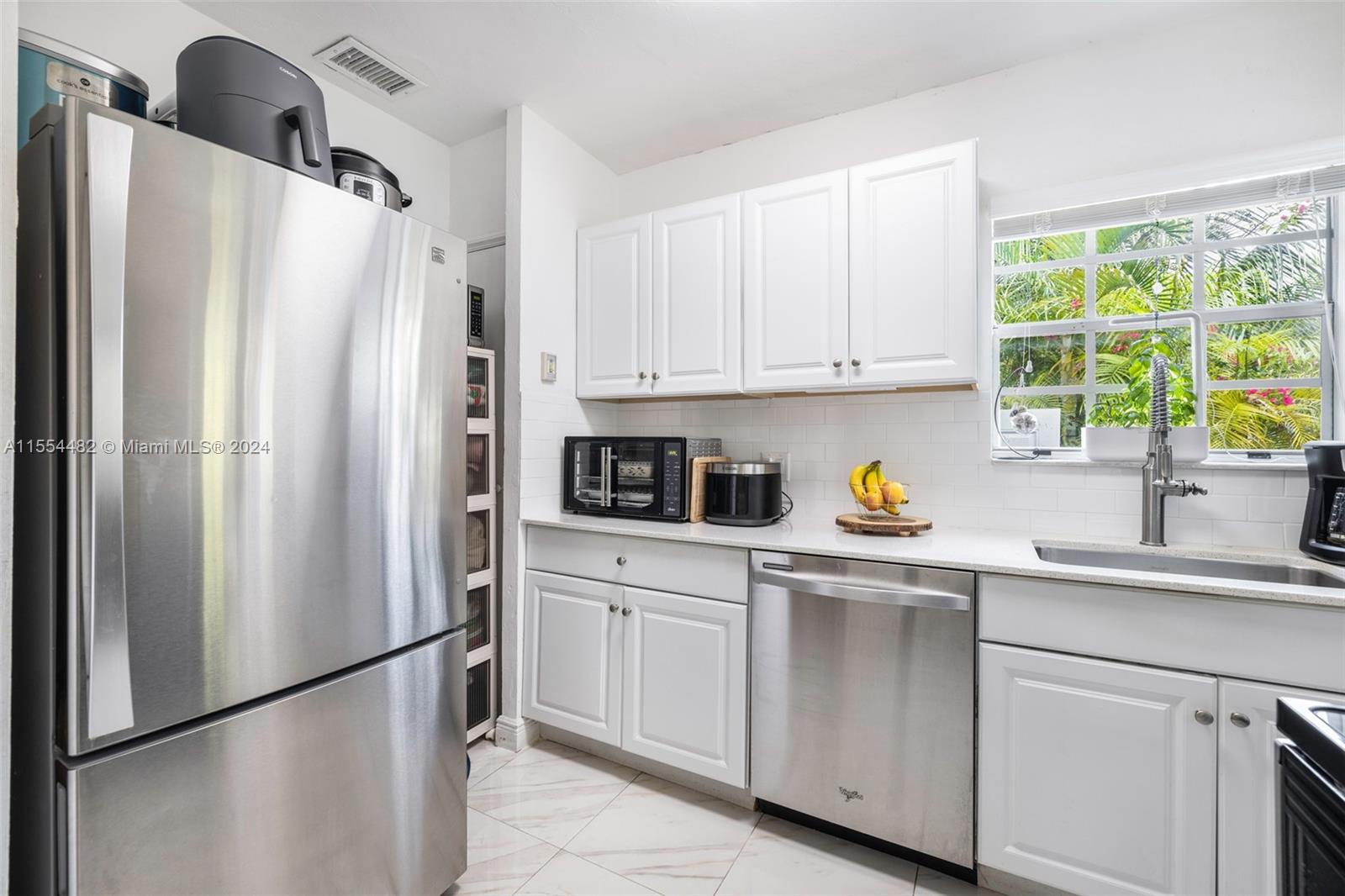 841 Alberca St, Coral Gables, Florida 33134, 2 Bedrooms Bedrooms, ,1 BathroomBathrooms,Residential,For Sale,841 Alberca St,A11554482