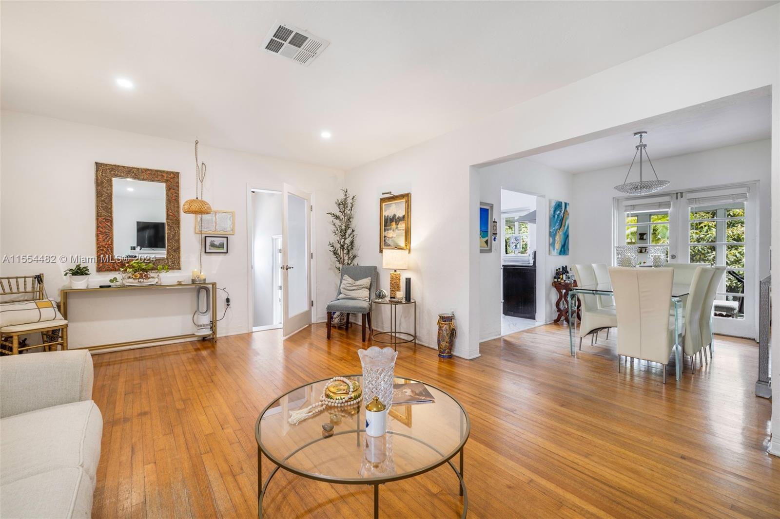 841 Alberca St, Coral Gables, Florida 33134, 2 Bedrooms Bedrooms, ,1 BathroomBathrooms,Residential,For Sale,841 Alberca St,A11554482