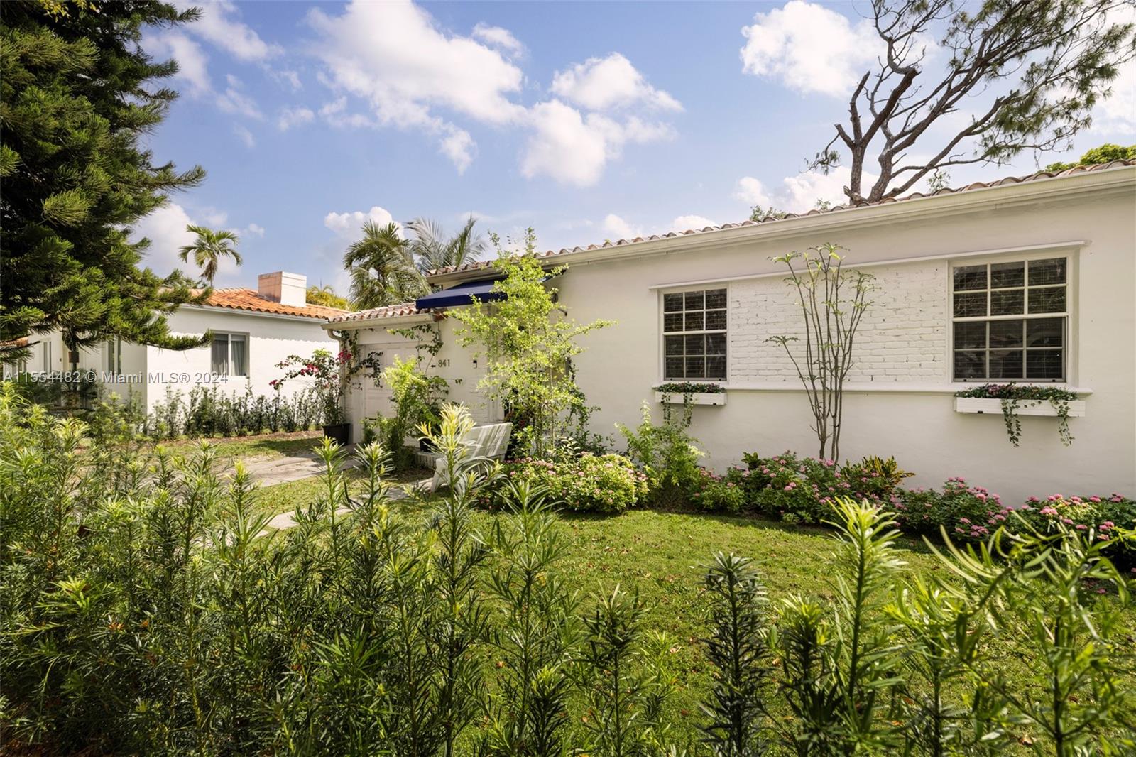 841 Alberca St, Coral Gables, Florida 33134, 2 Bedrooms Bedrooms, ,1 BathroomBathrooms,Residential,For Sale,841 Alberca St,A11554482