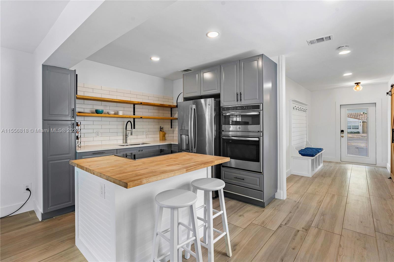 907 SW 17th St, Fort Lauderdale, Florida 33315, 3 Bedrooms Bedrooms, ,2 BathroomsBathrooms,Residential,For Sale,907 SW 17th St,A11556818
