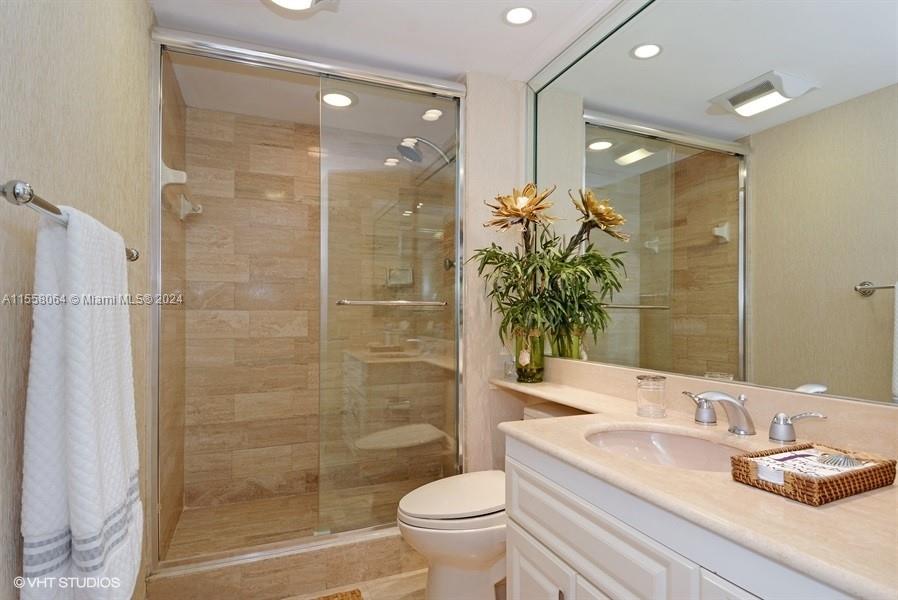 19707 Turnberry Way 17B, Aventura, Florida 33180, 2 Bedrooms Bedrooms, ,2 BathroomsBathrooms,Residentiallease,For Rent,19707 Turnberry Way 17B,A11558064