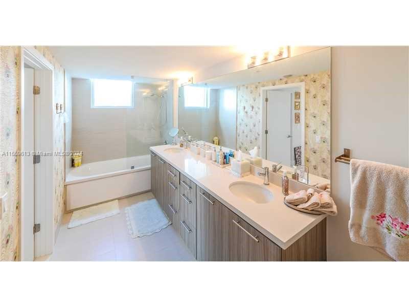 Miami Beach, Florida 33141, 3 Bedrooms Bedrooms, ,3 BathroomsBathrooms,Residentiallease,For Rent,A11559613