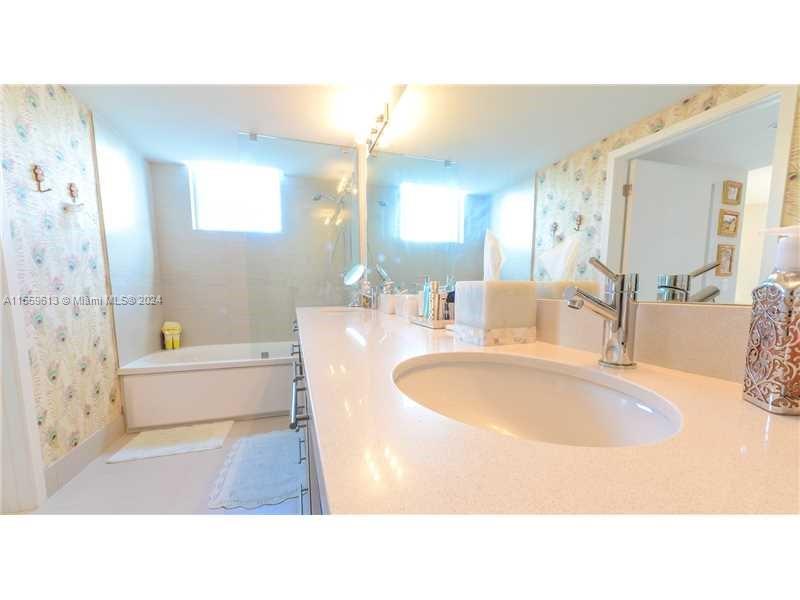 Miami Beach, Florida 33141, 3 Bedrooms Bedrooms, ,3 BathroomsBathrooms,Residentiallease,For Rent,A11559613