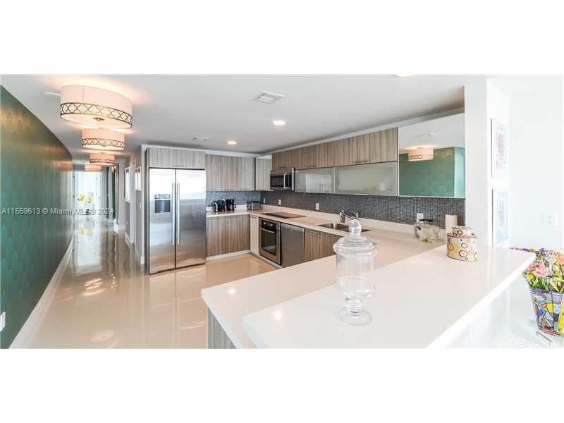 Miami Beach, Florida 33141, 3 Bedrooms Bedrooms, ,3 BathroomsBathrooms,Residentiallease,For Rent,A11559613
