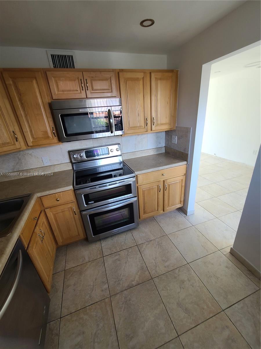 1612 Jefferson Ave 303, Miami Beach, Florida 33139, 1 Bedroom Bedrooms, ,1 BathroomBathrooms,Residentiallease,For Rent,1612 Jefferson Ave 303,A11558007
