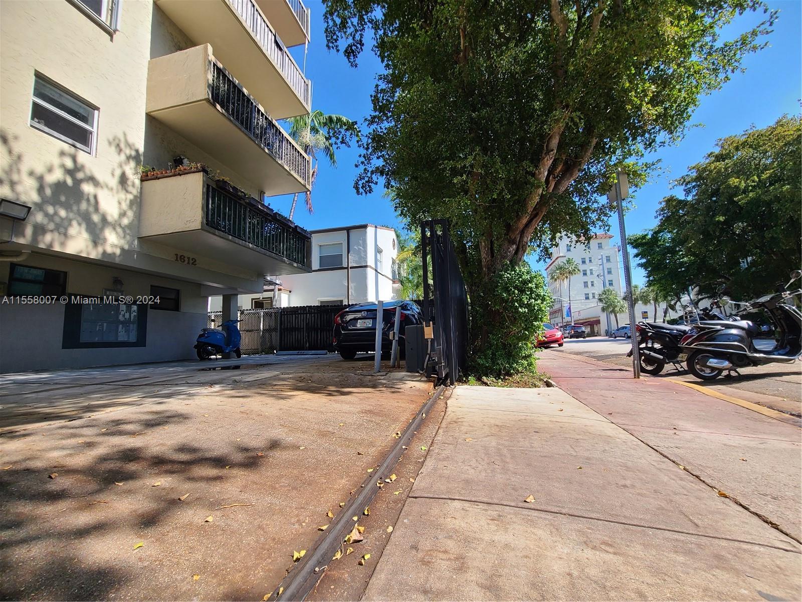 Quiet and wide street, steps from Lincoln Road