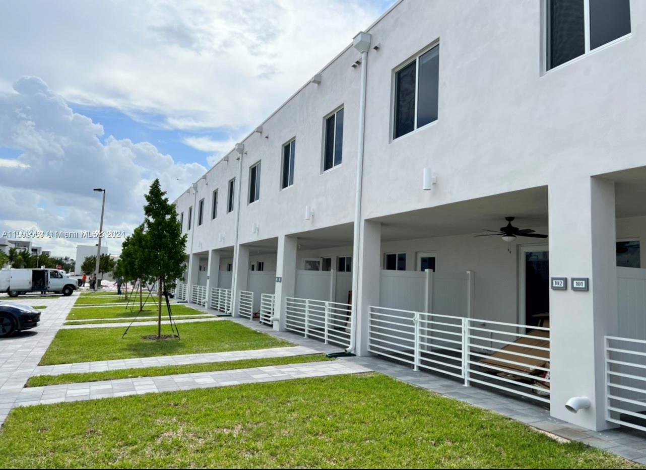 10270 NW 66 th St 105, Doral, Florida 33178, 3 Bedrooms Bedrooms, ,2 BathroomsBathrooms,Residentiallease,For Rent,10270 NW 66 th St 105,A11559569