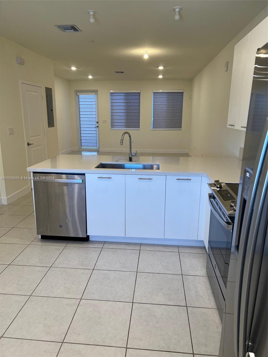 10270 NW 66 th St 105, Doral, Florida 33178, 3 Bedrooms Bedrooms, ,2 BathroomsBathrooms,Residentiallease,For Rent,10270 NW 66 th St 105,A11559569