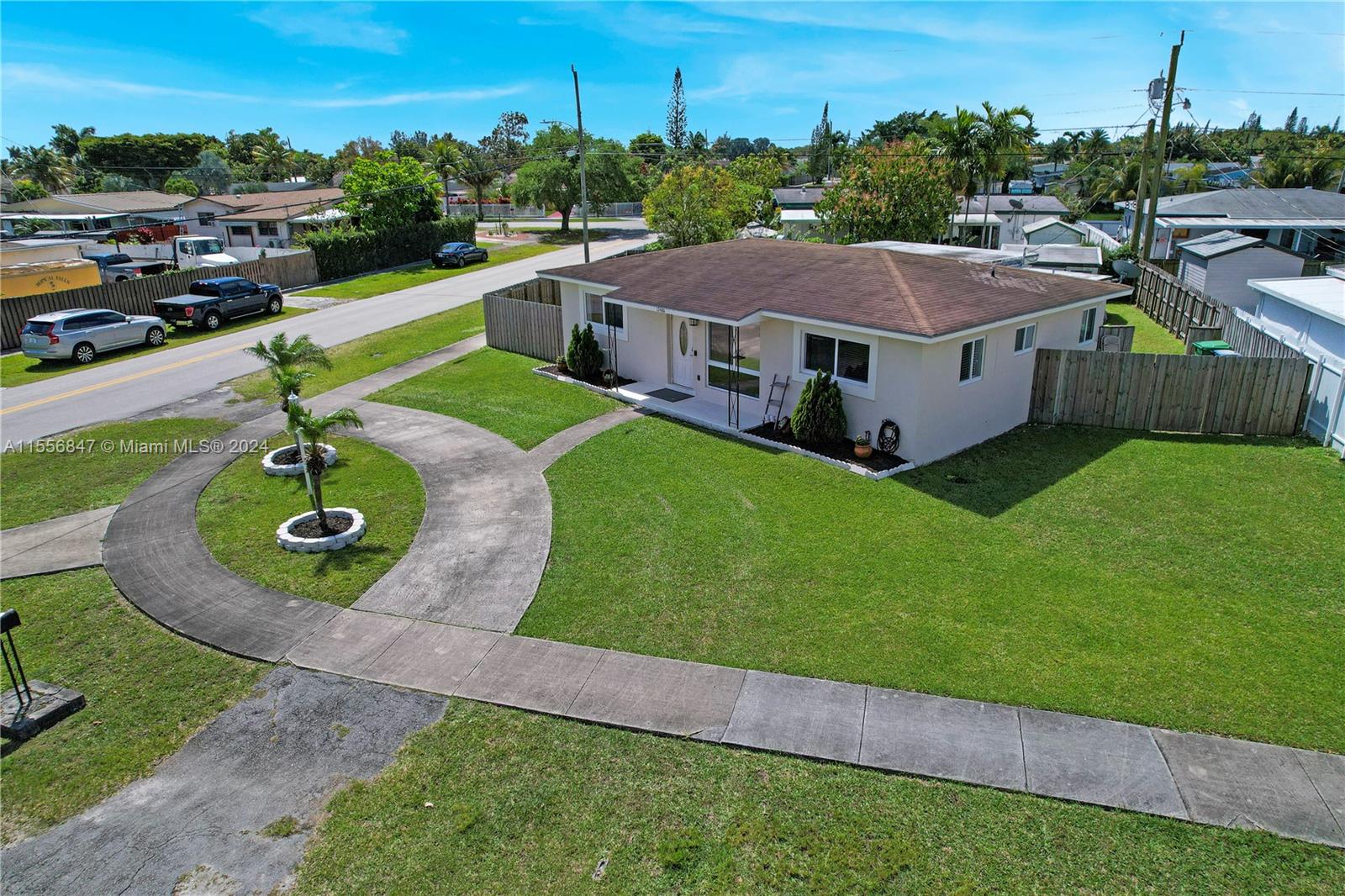 12400 SW 190th Ter  For Sale A11556847, FL