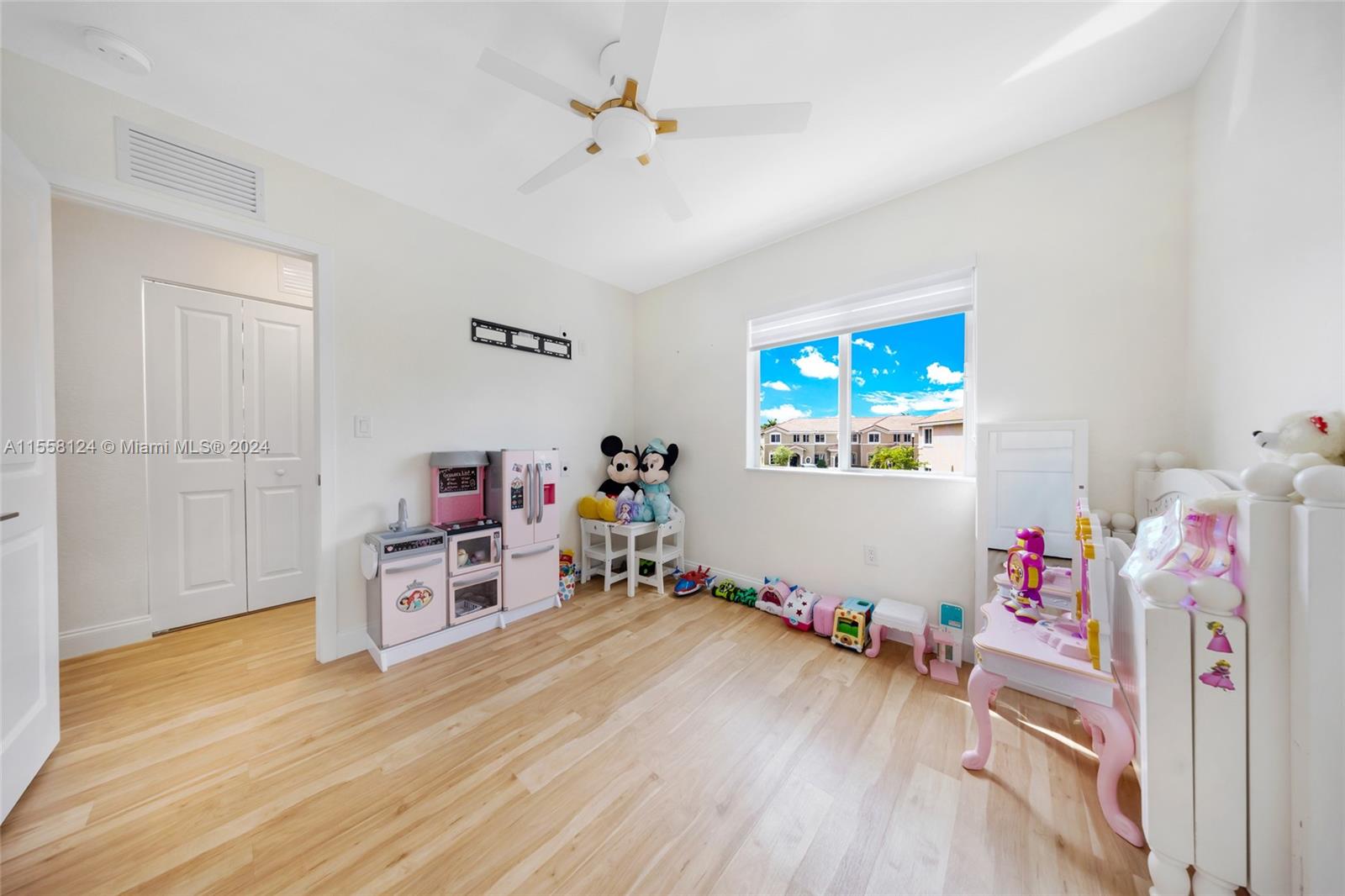 2469 SE 10th St 1, Homestead, Florida 33035, 4 Bedrooms Bedrooms, ,3 BathroomsBathrooms,Residential,For Sale,2469 SE 10th St 1,A11558124