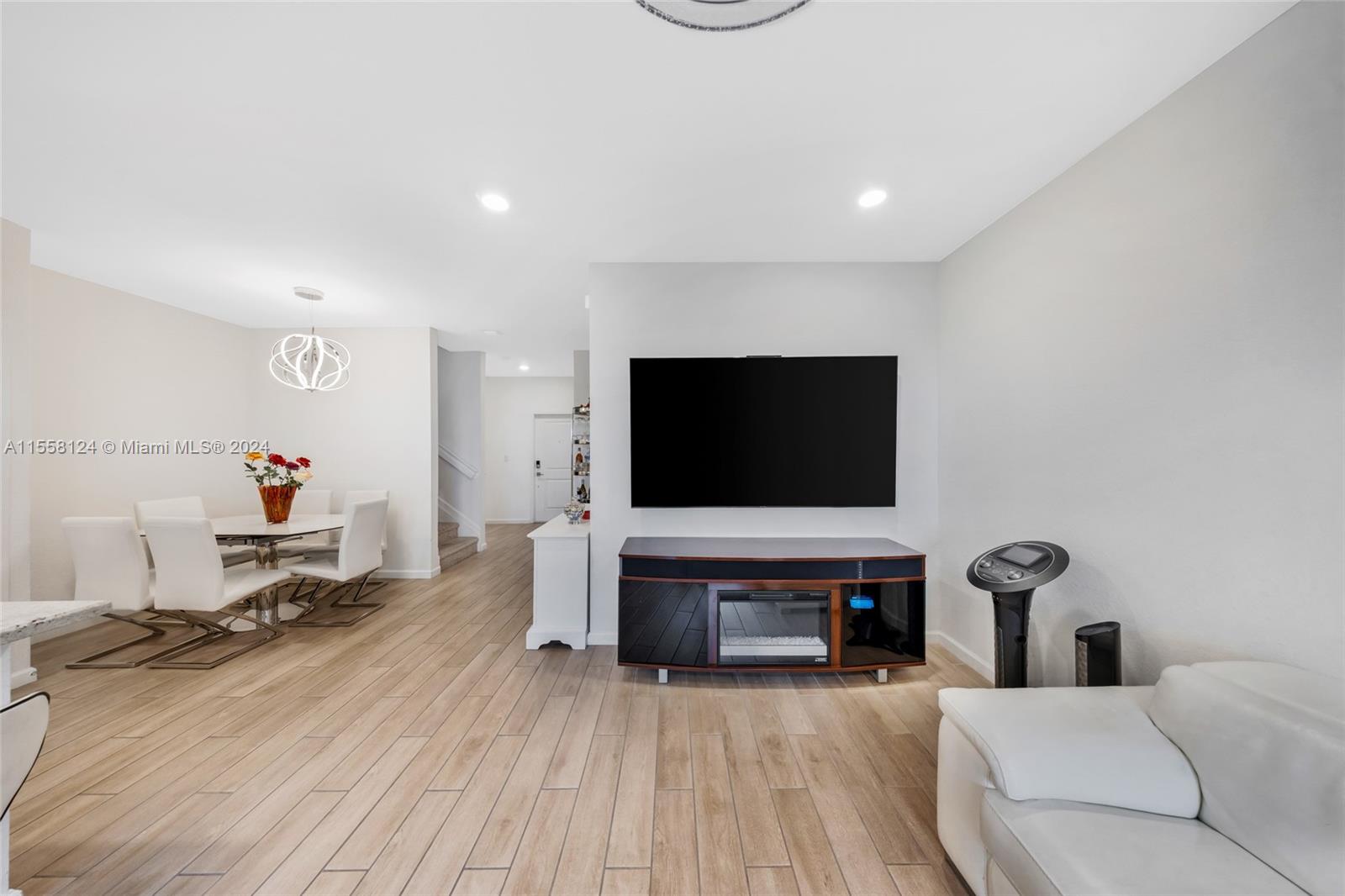 2469 SE 10th St 1, Homestead, Florida 33035, 4 Bedrooms Bedrooms, ,3 BathroomsBathrooms,Residential,For Sale,2469 SE 10th St 1,A11558124