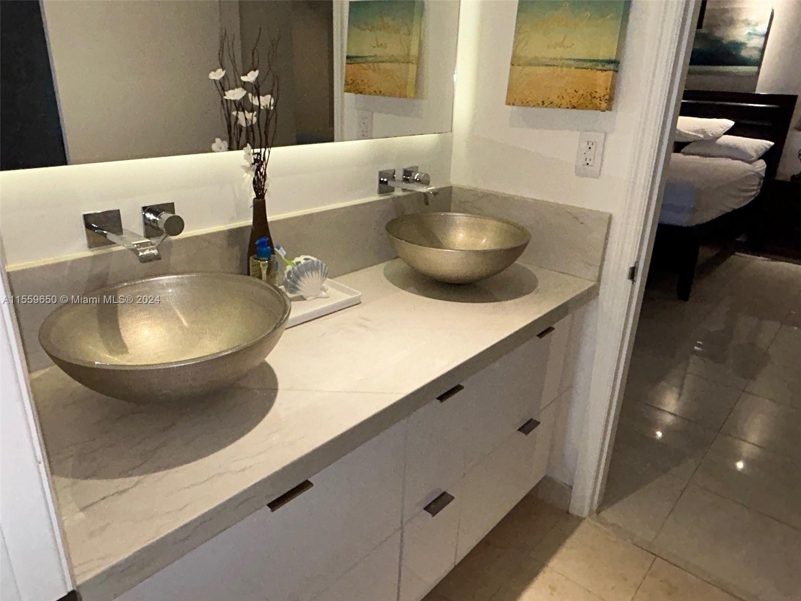 6917 Collins Ave 807, Miami Beach, Florida 33141, 1 Bedroom Bedrooms, ,1 BathroomBathrooms,Residentiallease,For Rent,6917 Collins Ave 807,A11559650