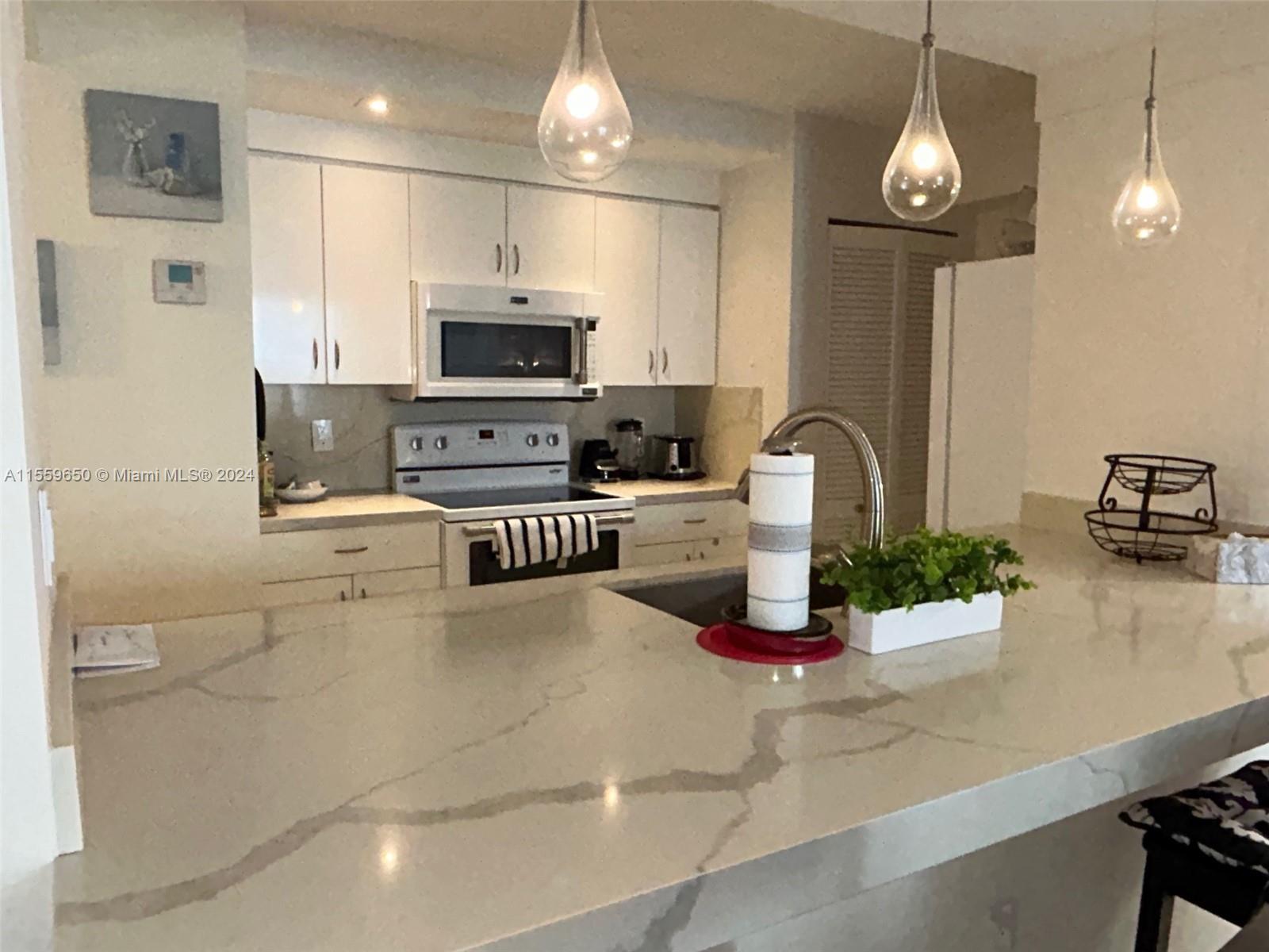 6917 Collins Ave 807, Miami Beach, Florida 33141, 1 Bedroom Bedrooms, ,1 BathroomBathrooms,Residentiallease,For Rent,6917 Collins Ave 807,A11559650