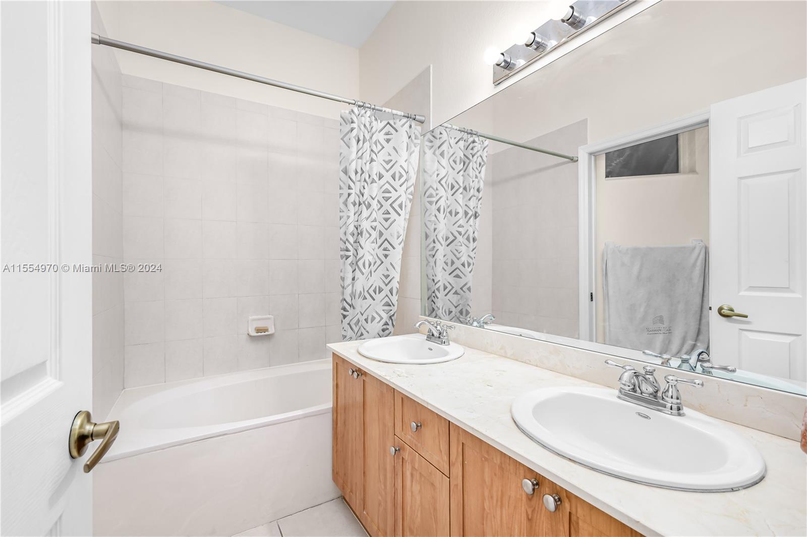 10885 NW 89th Terrace 214, Doral, Florida 33178, 3 Bedrooms Bedrooms, ,2 BathroomsBathrooms,Residential,For Sale,10885 NW 89th Terrace 214,A11554970