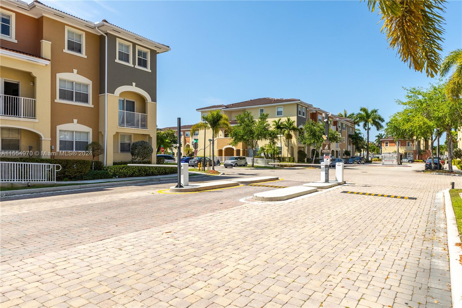 10885 NW 89th Terrace 214, Doral, Florida 33178, 3 Bedrooms Bedrooms, ,2 BathroomsBathrooms,Residential,For Sale,10885 NW 89th Terrace 214,A11554970