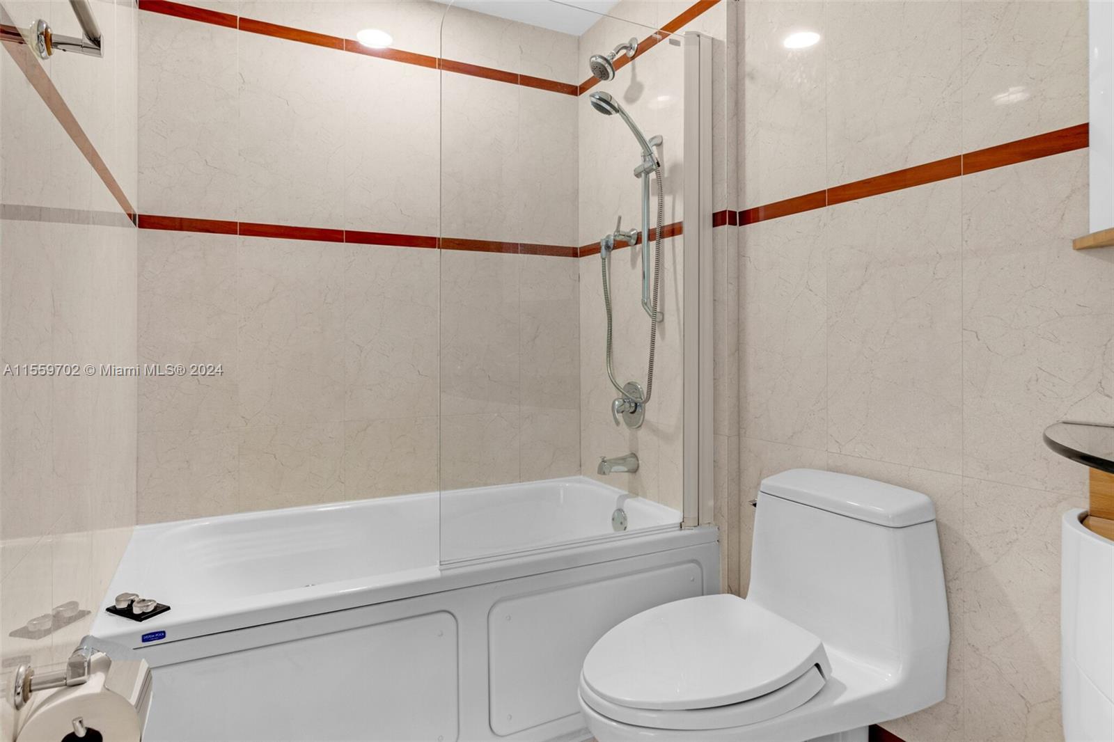 110 Washington Ave 1616, Miami Beach, Florida 33139, 1 Bedroom Bedrooms, ,1 BathroomBathrooms,Residentiallease,For Rent,110 Washington Ave 1616,A11559702