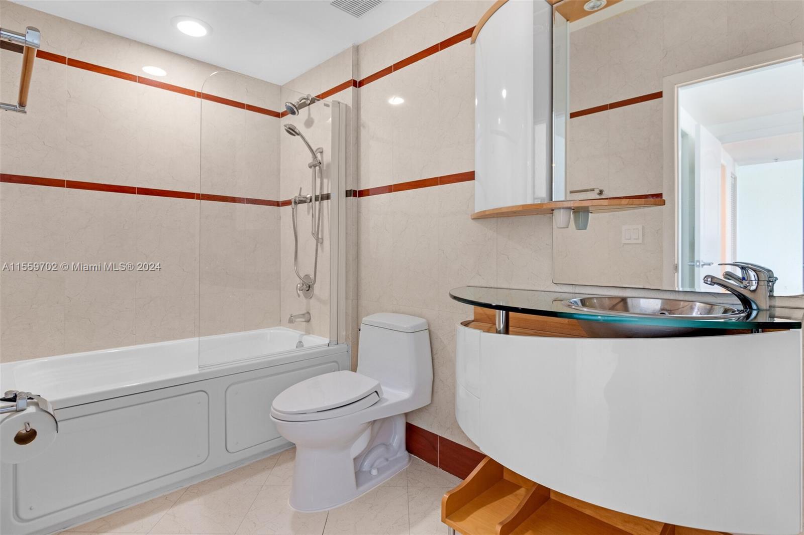 110 Washington Ave 1616, Miami Beach, Florida 33139, 1 Bedroom Bedrooms, ,1 BathroomBathrooms,Residentiallease,For Rent,110 Washington Ave 1616,A11559702