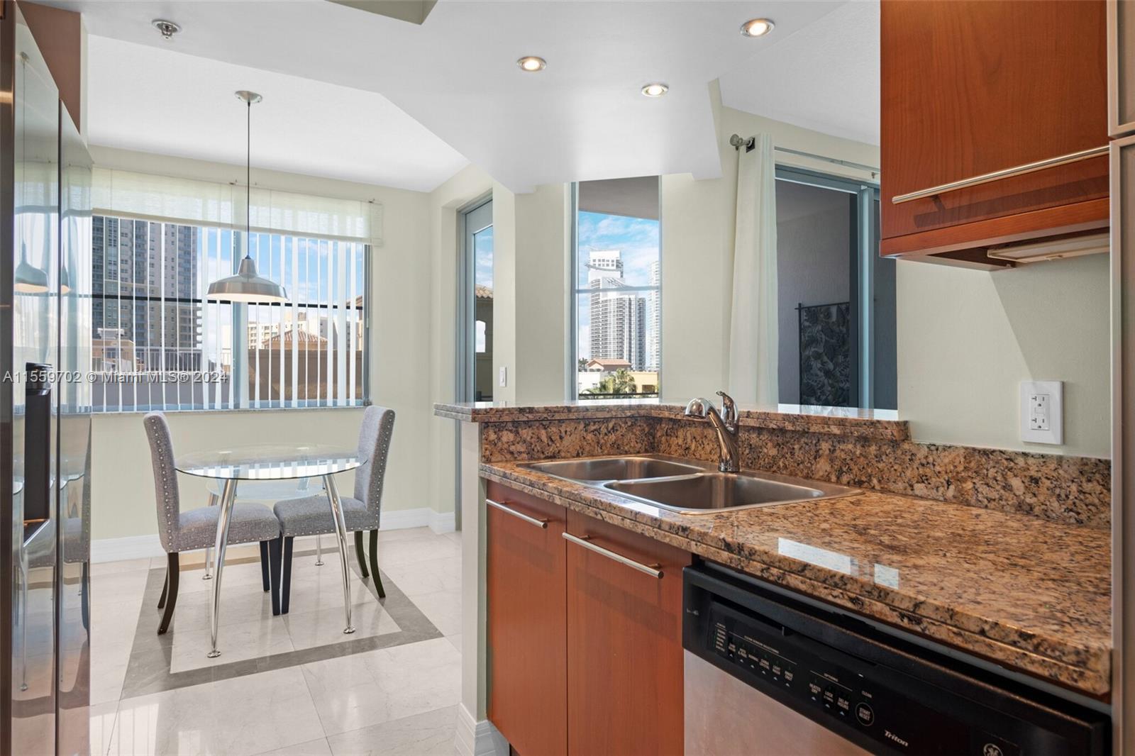 110 Washington Ave 1616, Miami Beach, Florida 33139, 1 Bedroom Bedrooms, ,1 BathroomBathrooms,Residentiallease,For Rent,110 Washington Ave 1616,A11559702
