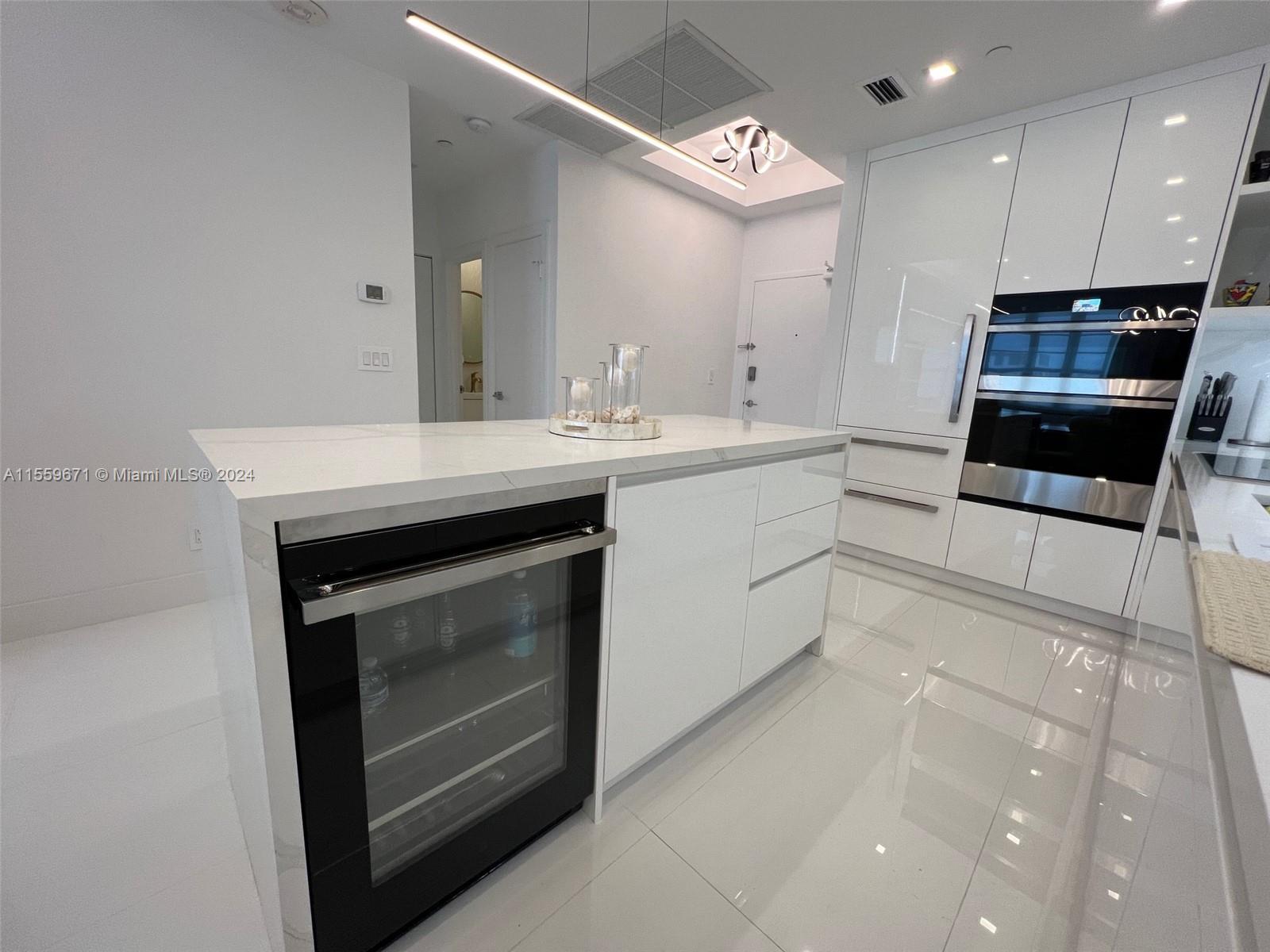 100 Lincoln Rd 1622, Miami Beach, Florida 33139, 2 Bedrooms Bedrooms, ,2 BathroomsBathrooms,Residentiallease,For Rent,100 Lincoln Rd 1622,A11559671