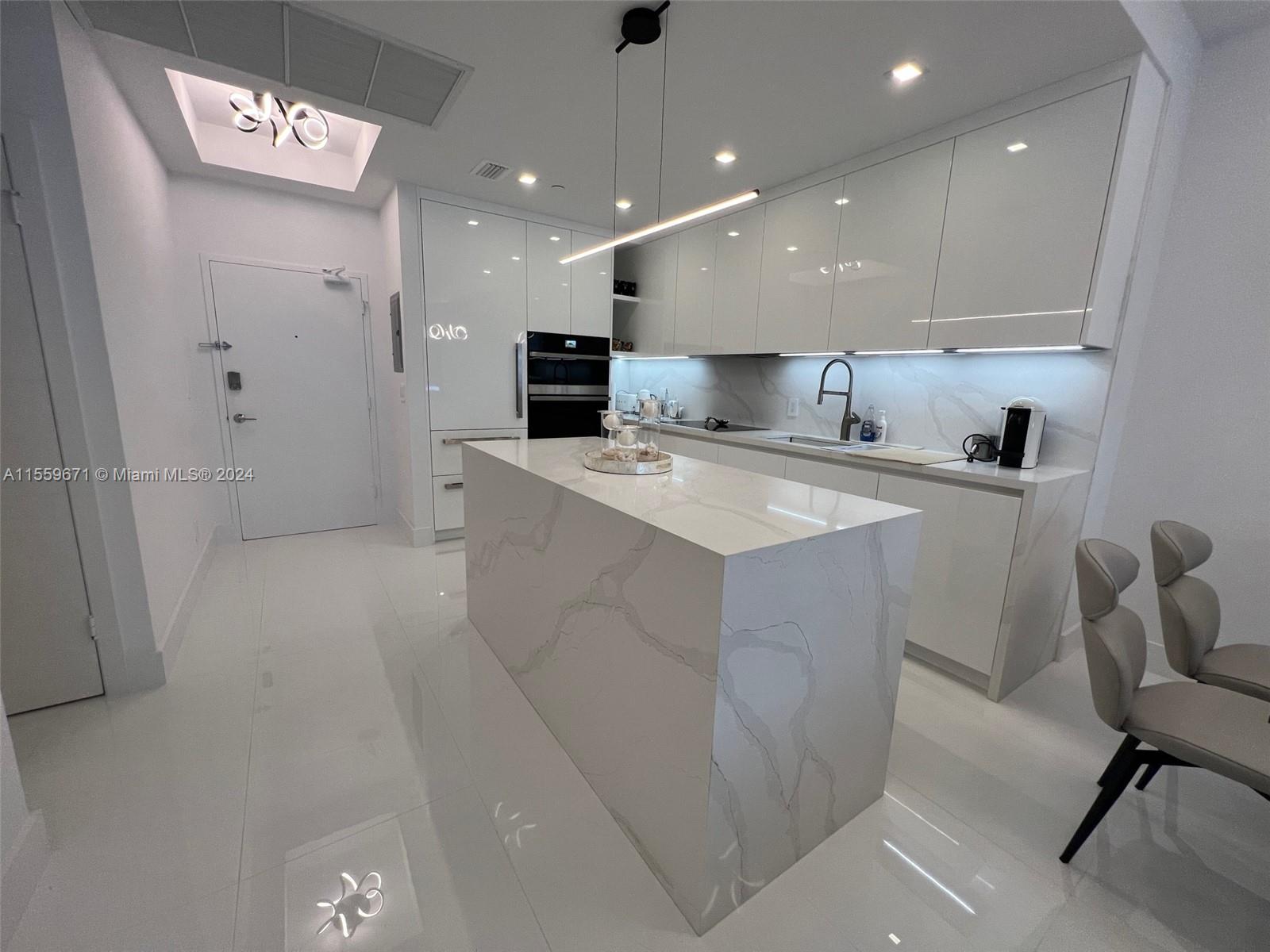 100 Lincoln Rd 1622, Miami Beach, Florida 33139, 2 Bedrooms Bedrooms, ,2 BathroomsBathrooms,Residentiallease,For Rent,100 Lincoln Rd 1622,A11559671