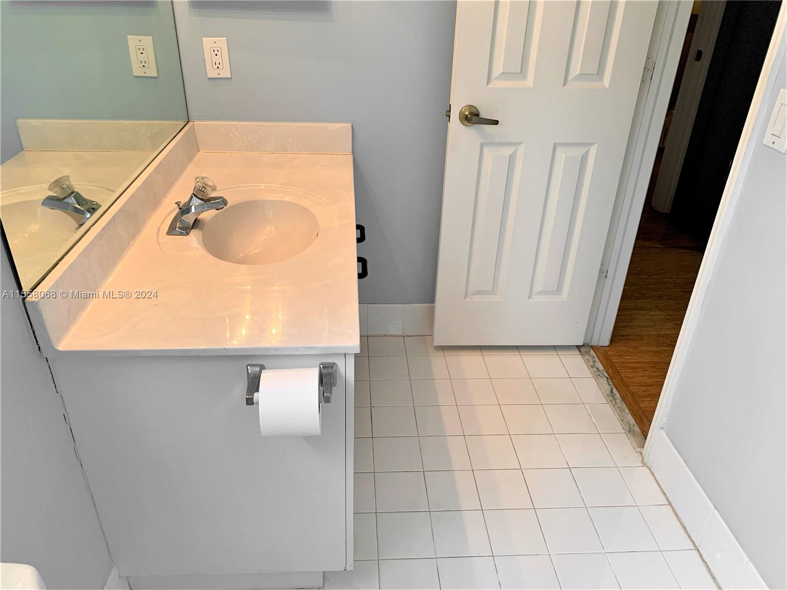 Ensuite Bath for Second Bedroom Upstairs