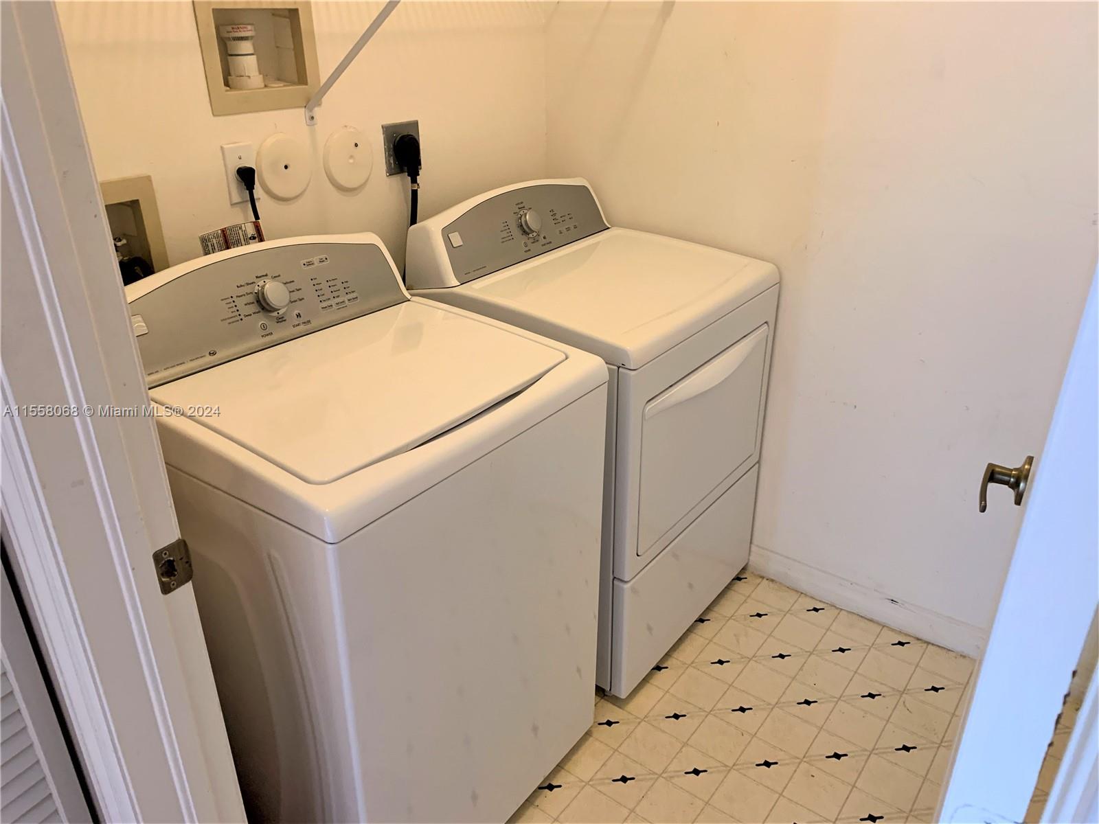 1130 Buttonwood Ln -, Hollywood, Florida 33019, 3 Bedrooms Bedrooms, ,3 BathroomsBathrooms,Residentiallease,For Rent,1130 Buttonwood Ln -,A11558068