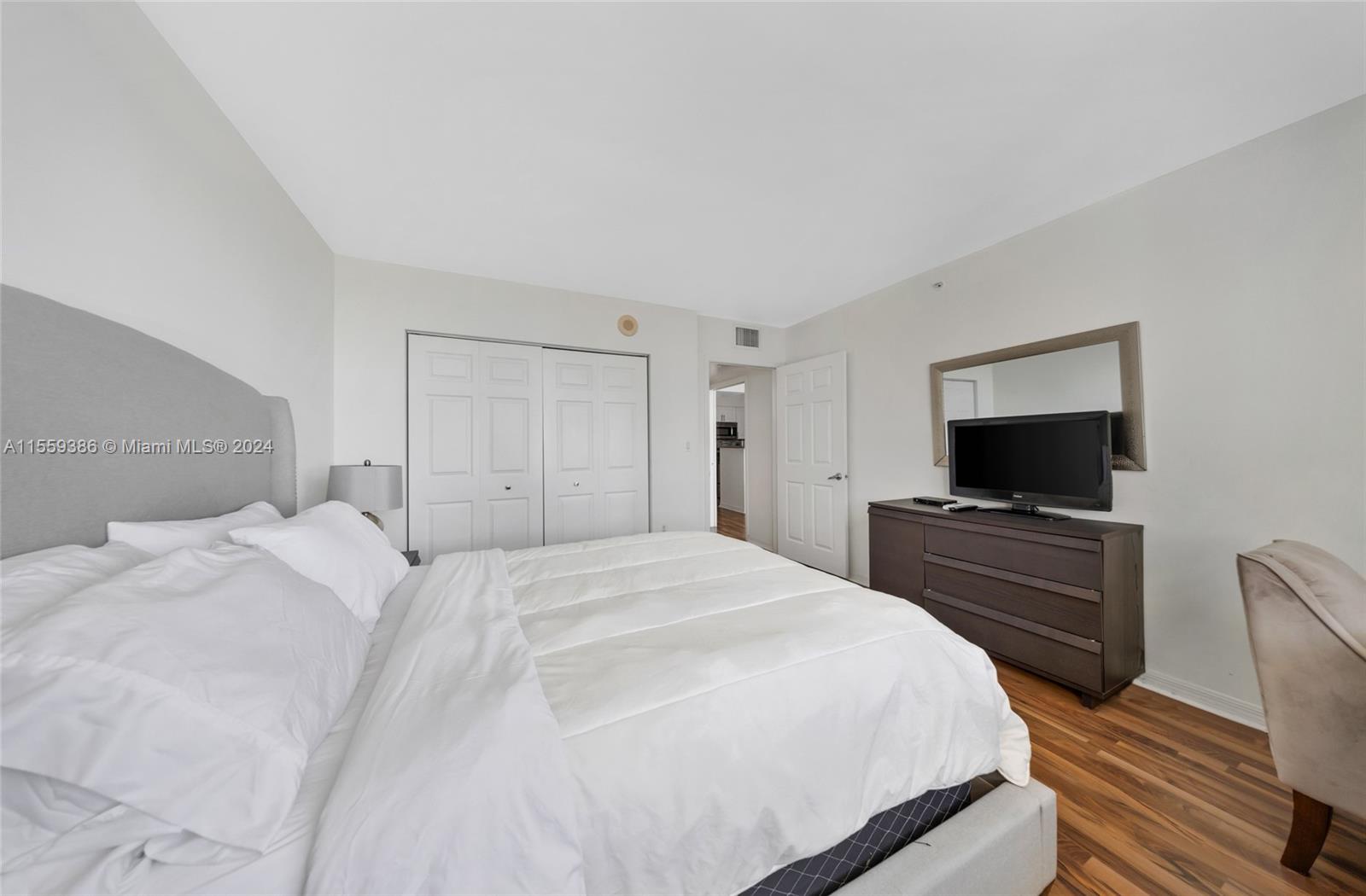 1155 Brickell Bay Dr 2207, Miami, Florida 33131, 1 Bedroom Bedrooms, ,1 BathroomBathrooms,Residential,For Sale,1155 Brickell Bay Dr 2207,A11559386