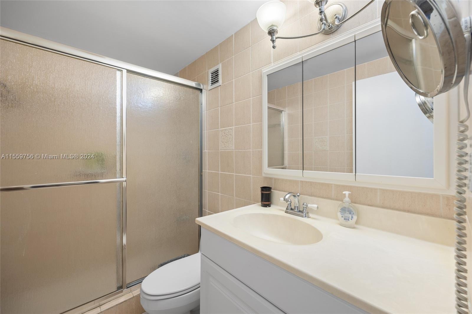 3725 S Ocean Dr 1124, Hollywood, Florida 33019, 2 Bedrooms Bedrooms, ,2 BathroomsBathrooms,Residentiallease,For Rent,3725 S Ocean Dr 1124,A11559756