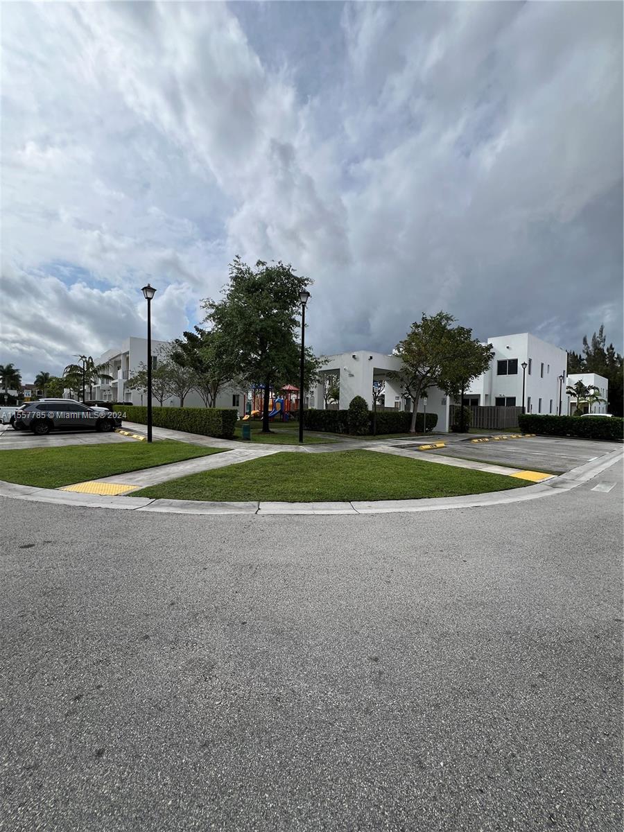 7184 NW 103rd Path 7184, Doral, Florida 33178, 4 Bedrooms Bedrooms, ,3 BathroomsBathrooms,Residentiallease,For Rent,7184 NW 103rd Path 7184,A11557785