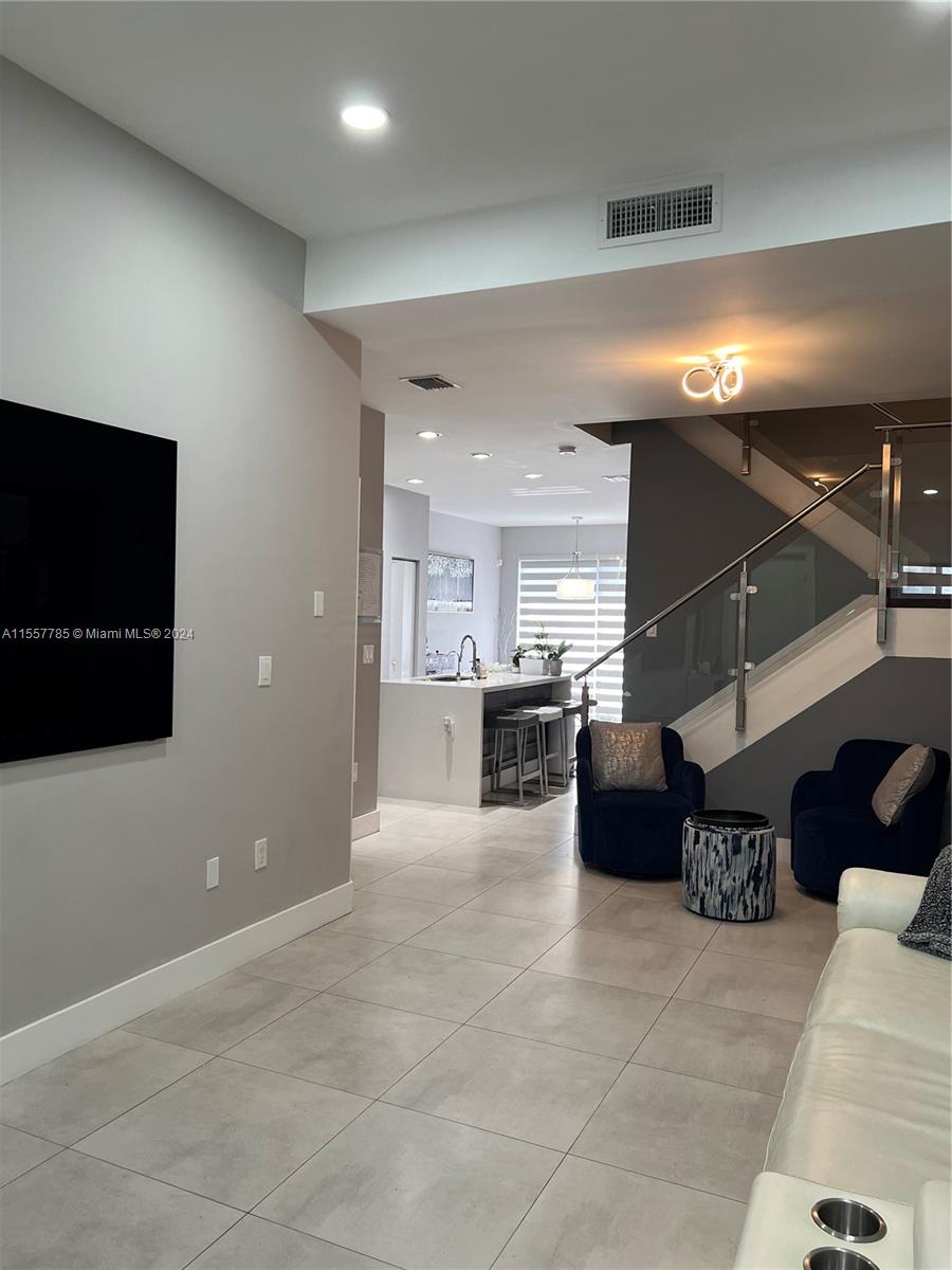 7184 NW 103rd Path 7184, Doral, Florida 33178, 4 Bedrooms Bedrooms, ,3 BathroomsBathrooms,Residentiallease,For Rent,7184 NW 103rd Path 7184,A11557785